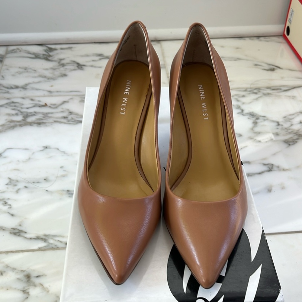 BRAND NEW: Nine West caramel pumps, 2.5”, size 5M.